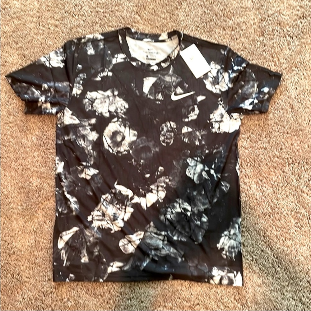 NWT black and white Nike mesh t shirt size large